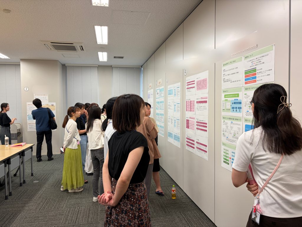ポスター発表をしている様子