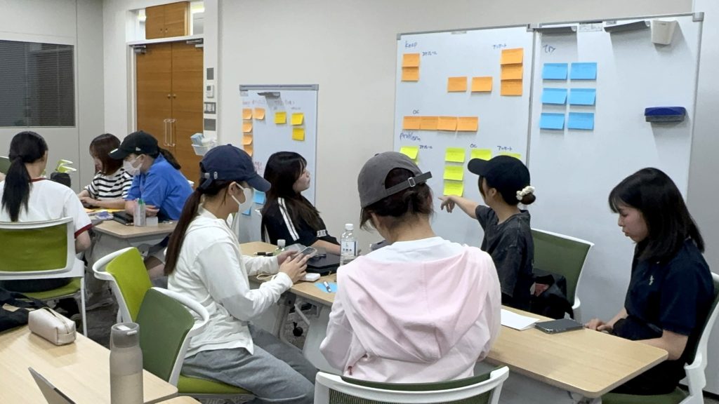 学生たちが話し合っています